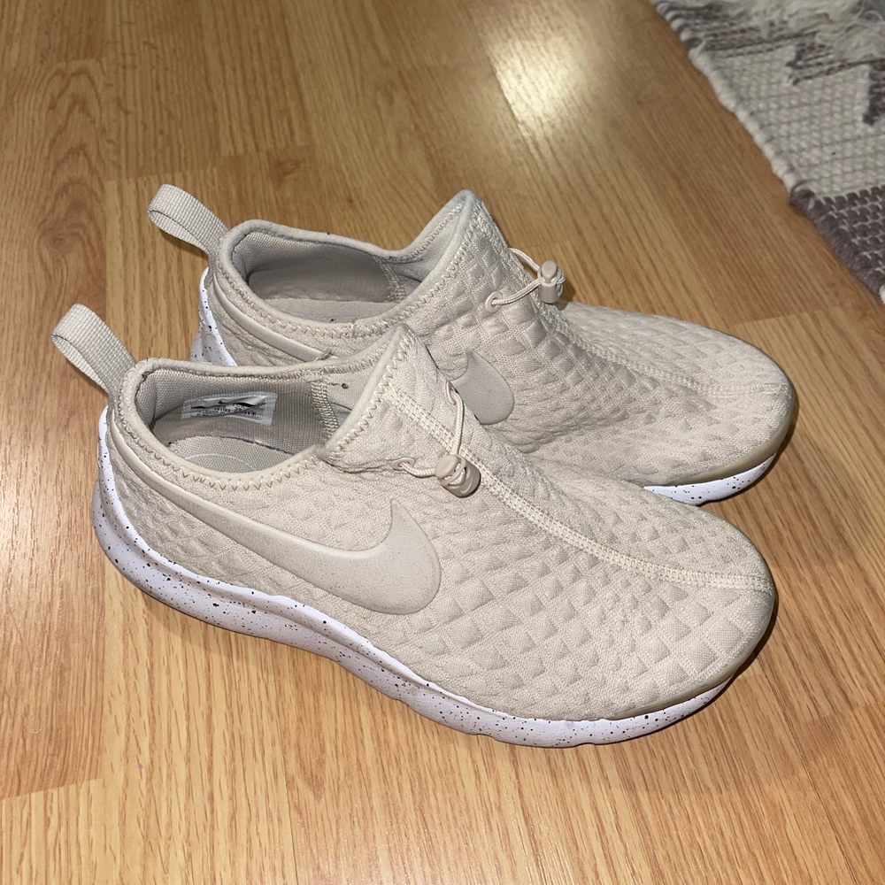 Beige/Cream Nike Sneakers Women’s Size 8